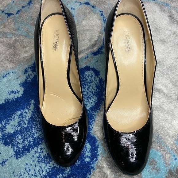 Micheal Kors Black Platform pumps size 8.5 - Picture 4 of 9
